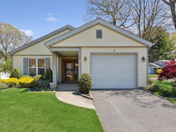 8 Coventry Court, Ridge, NY 11961
