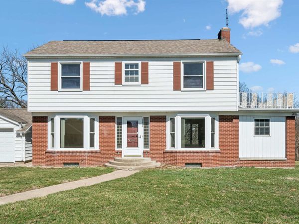 1210 S Grandview Avenue, Dubuque, IA 52003