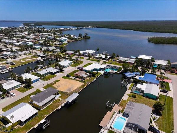 2652 Bridgeview ST , MATLACHA, FL 33993