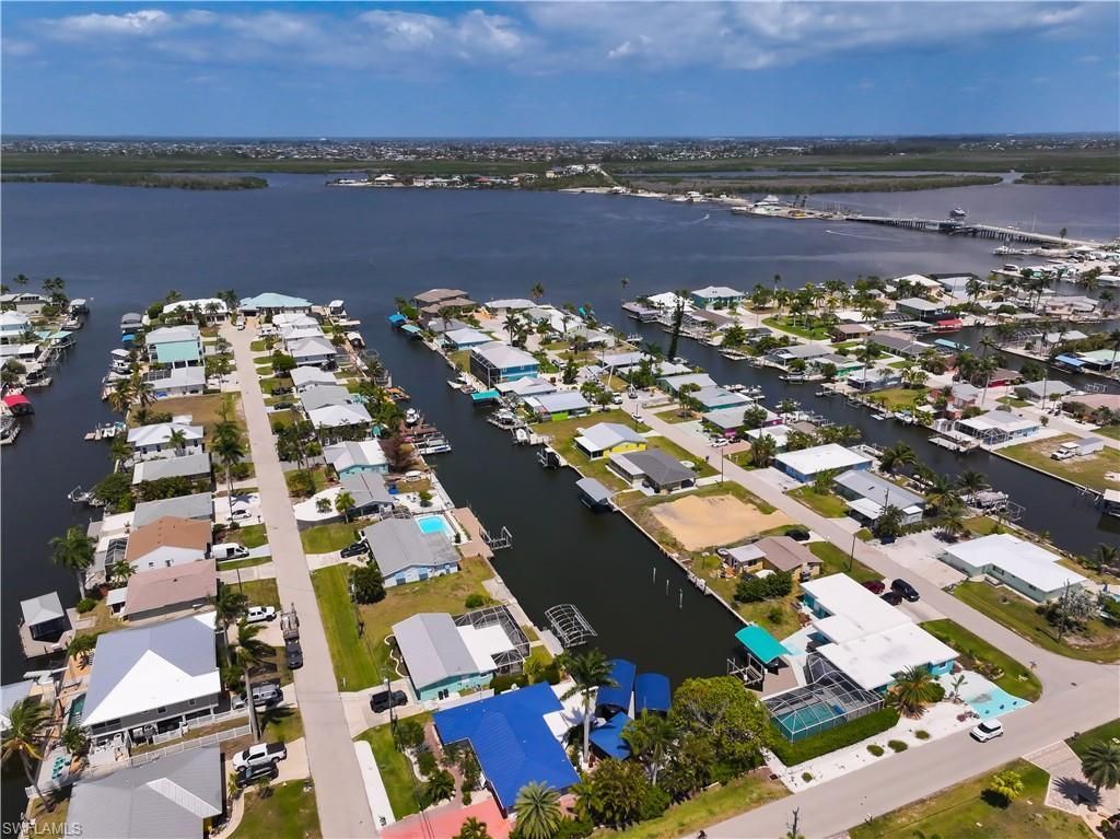 2652 Bridgeview St , Matlacha, FL 33993 Photo
