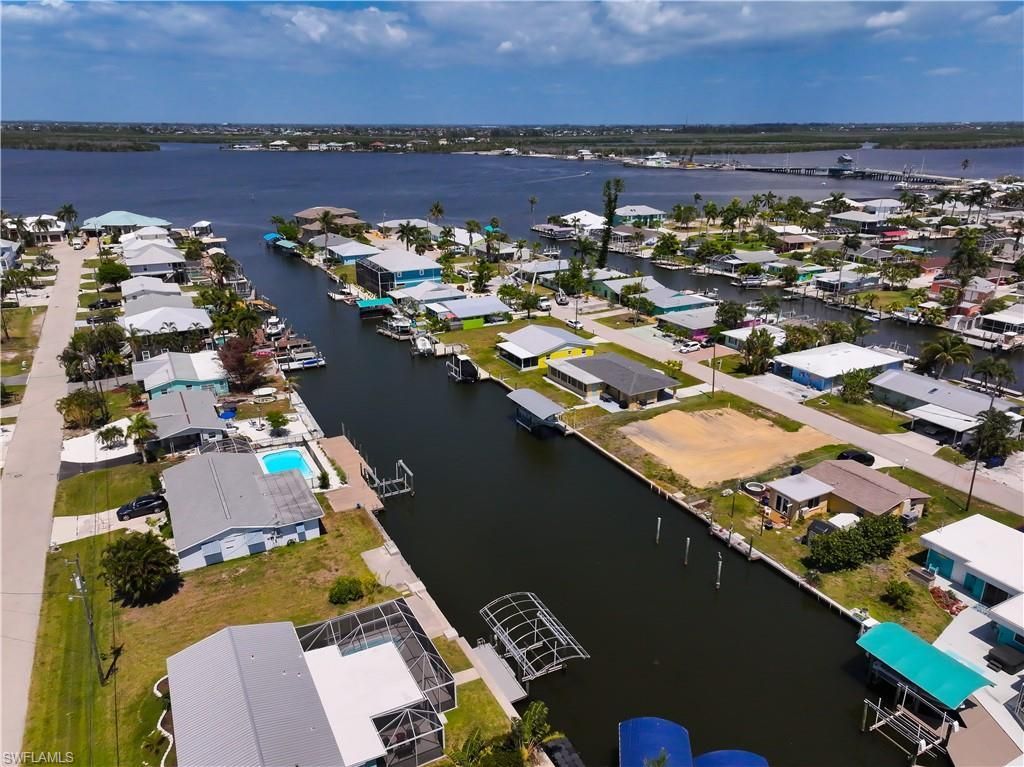 2652 Bridgeview St , Matlacha, FL 33993 Photo