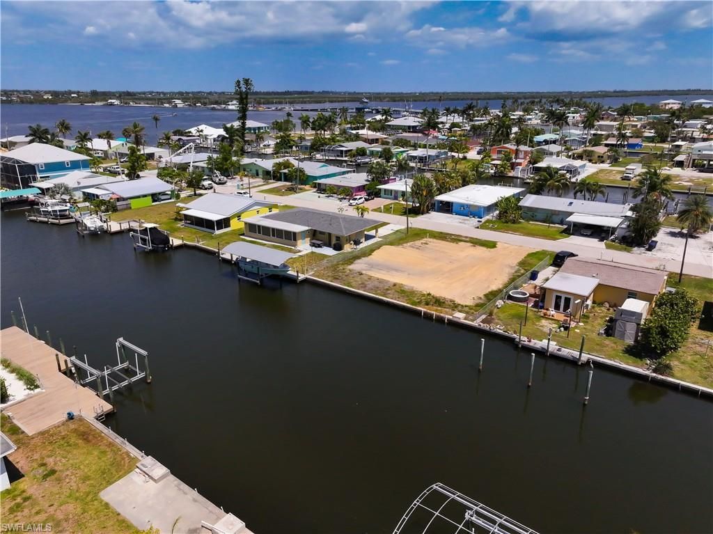 2652 Bridgeview St , Matlacha, FL 33993 Photo