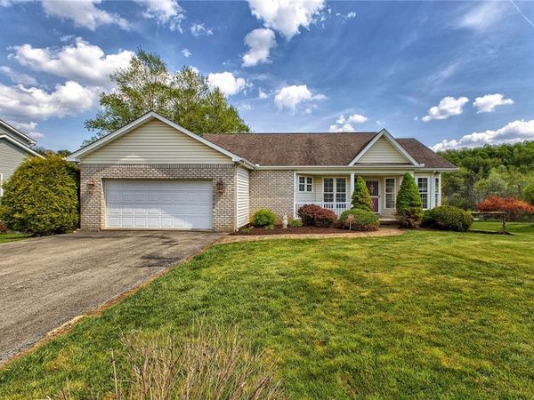 1009 Derekton Dr , Latrobe, PA 15650