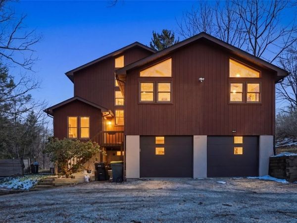 700 Woodland Rd , Bradfordwoods, PA 15015
