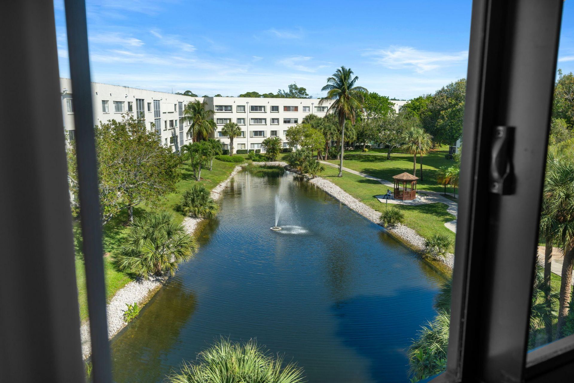 3138 Via Poinciana, Unit 410, Lake Worth, FL 33467 Photo