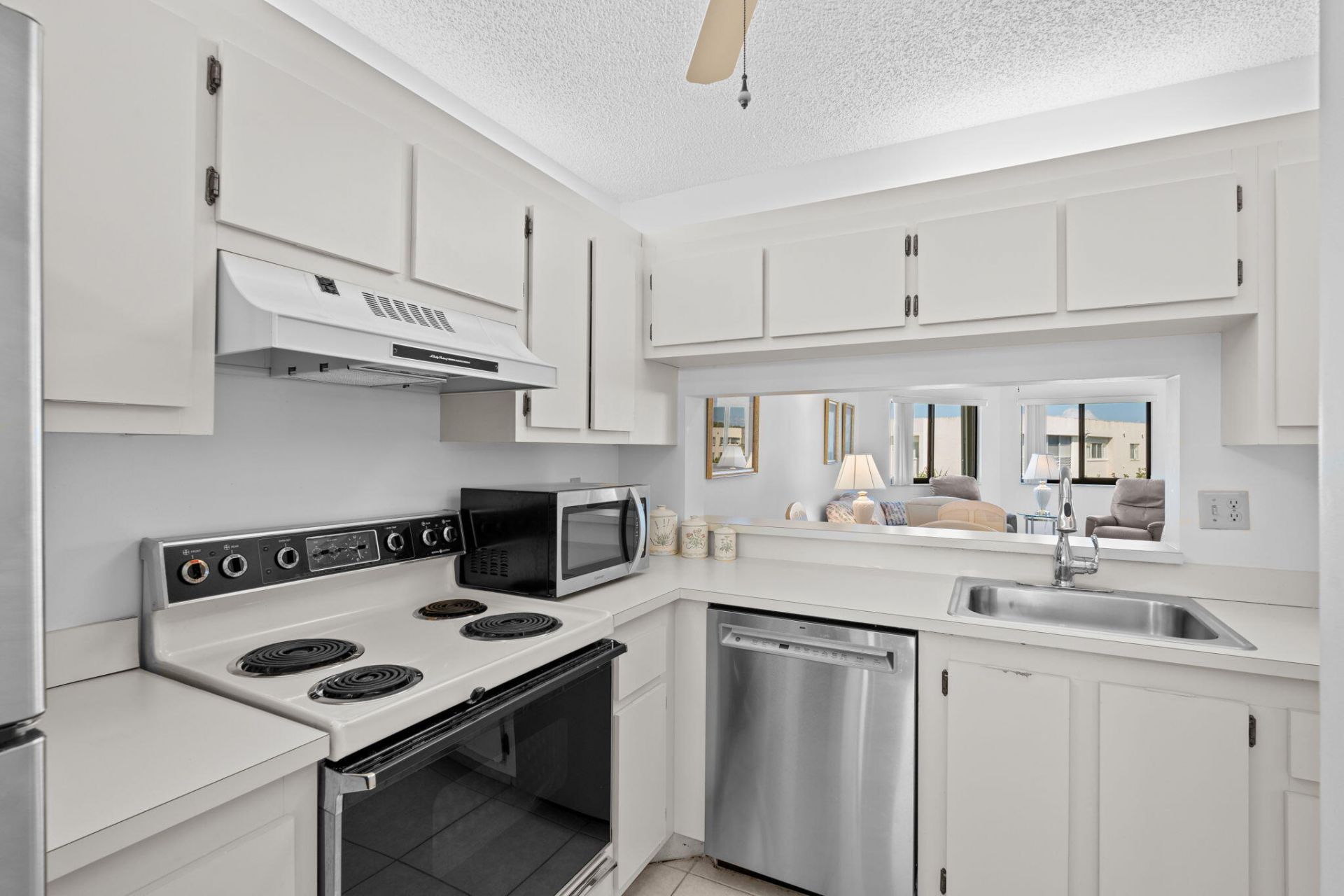 3138 Via Poinciana, Unit 410, Lake Worth, FL 33467 Photo