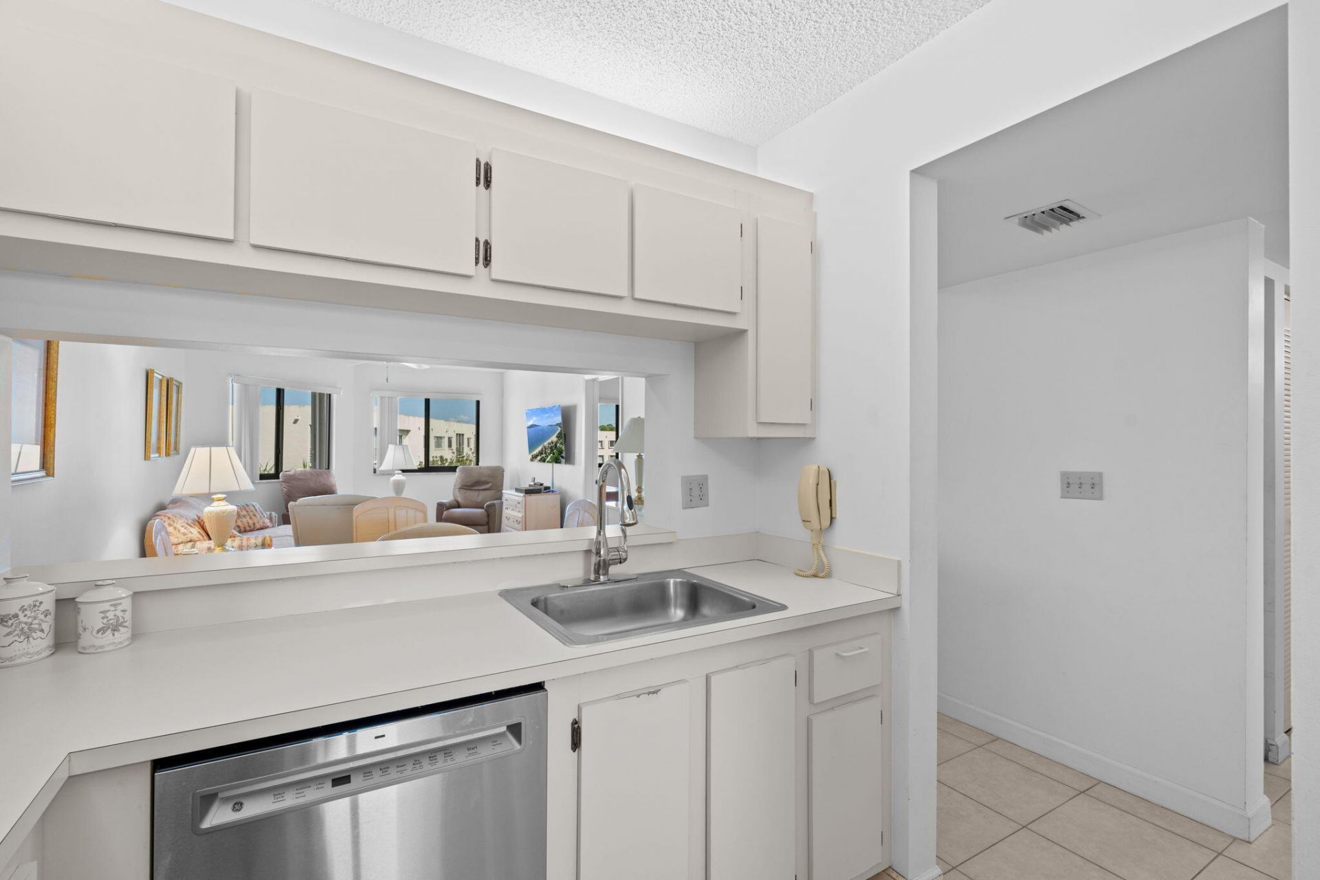 3138 Via Poinciana, Unit 410, Lake Worth, FL 33467 Photo
