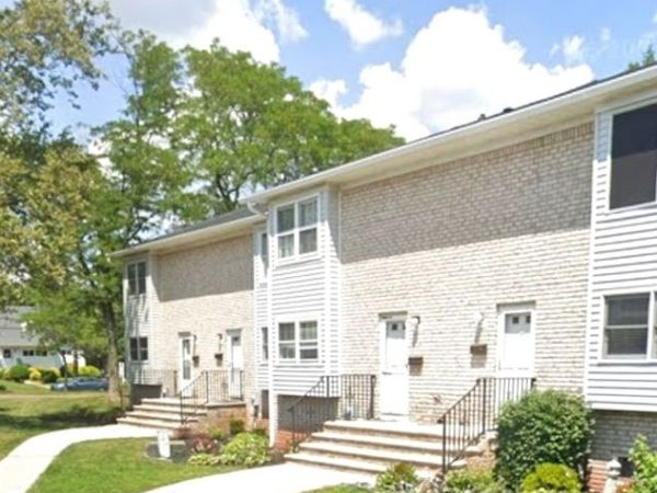 1030 Robin Rd, Hillsborough, NJ 08844