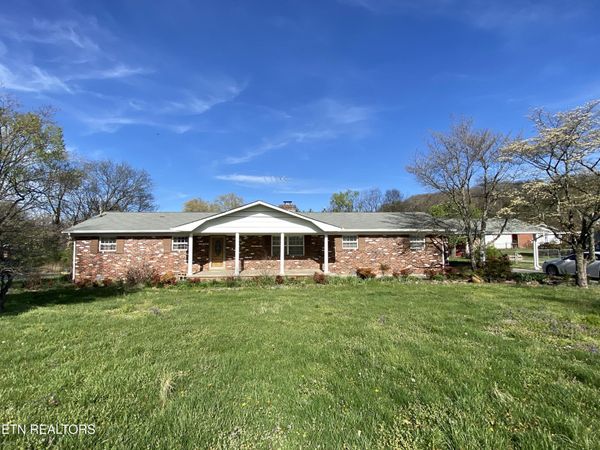 415 Barberry Drive, Knoxville, TN 37912