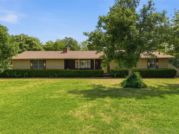 411 N Forest Street , Jenks, OK 74037