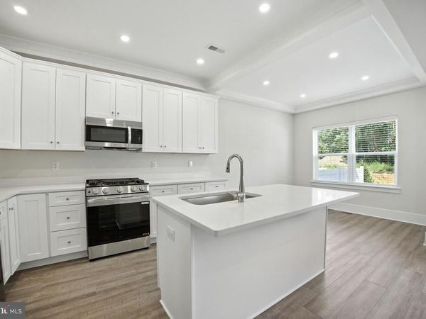 8 KESSEL RUN , BERLIN, NJ 08009