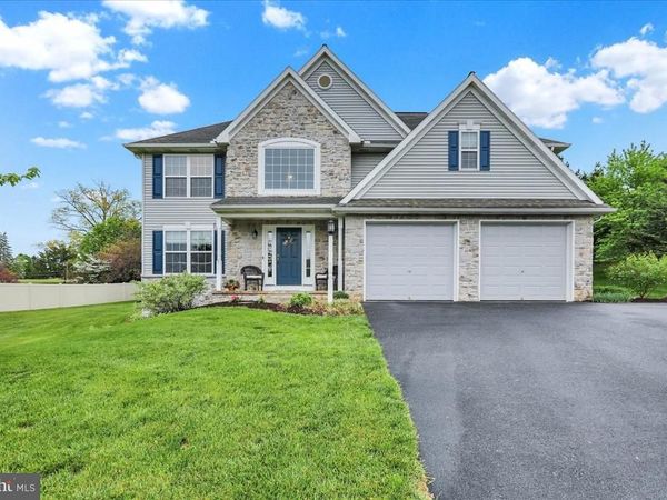 201 CEDAR HOLLOW, MANHEIM, PA 17545