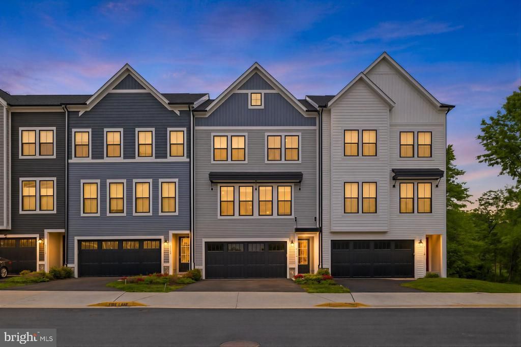 42182 Berrier Farms Terrace, Chantilly, VA 20152 Main Photo