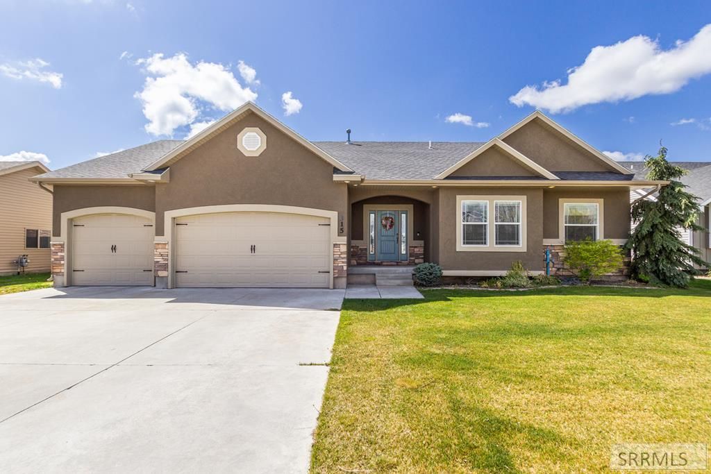 315 North Pointe Drive, Idaho Falls, ID 83401 Main Photo