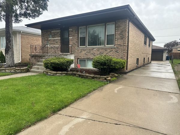 600 Escanaba Avenue , Calumet City, IL 60409