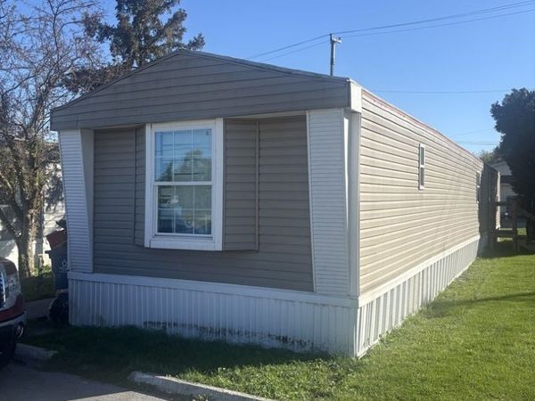 1712 Dixie Highway , Crete, IL 60417