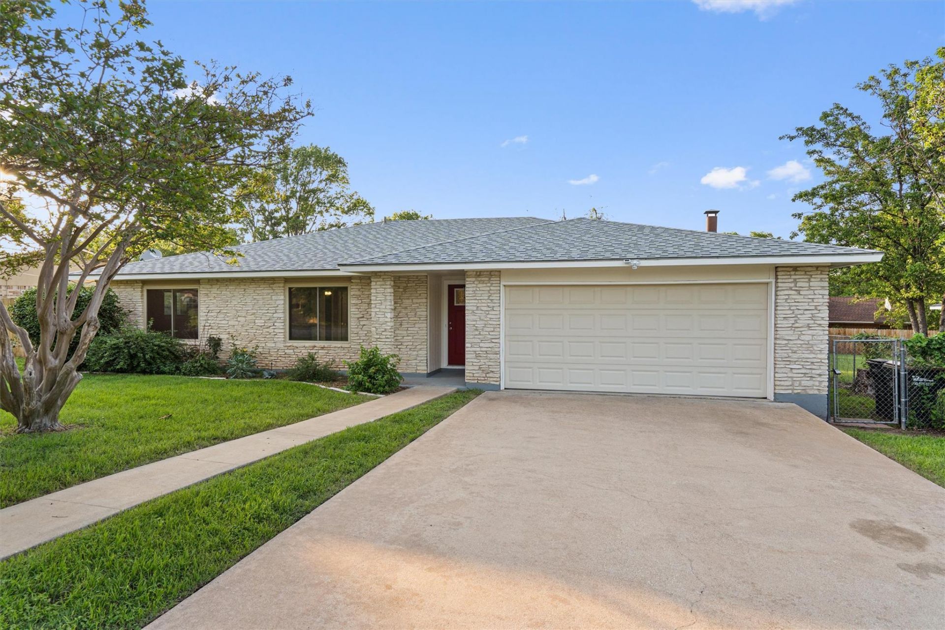 110 Live Oak Dr, Georgetown, TX 78628 Main Photo