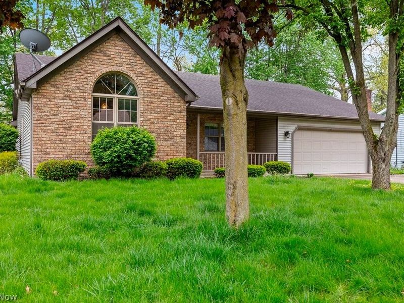 314 Greenwood Court, Elyria, OH 44035 Photo 2