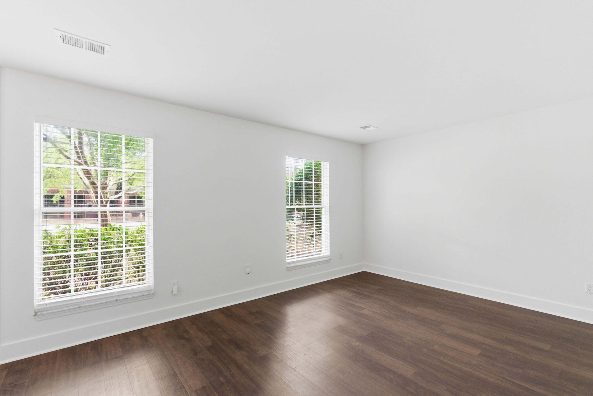 2143 Pinehurst Avenue Photo 12