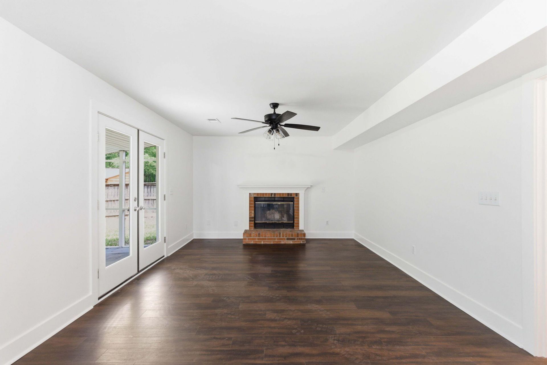 2143 Pinehurst Avenue Photo 17
