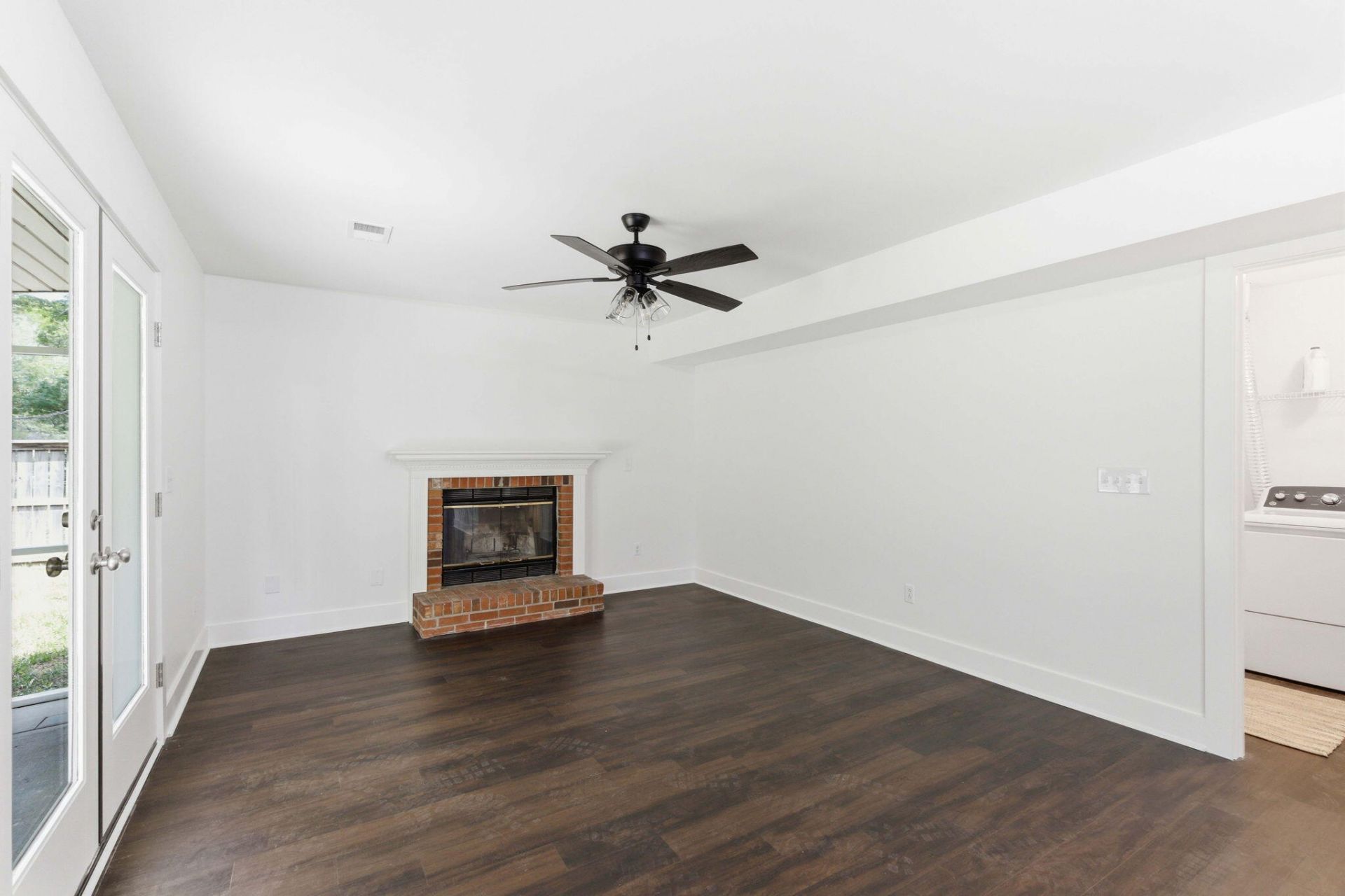 2143 Pinehurst Avenue Photo 18