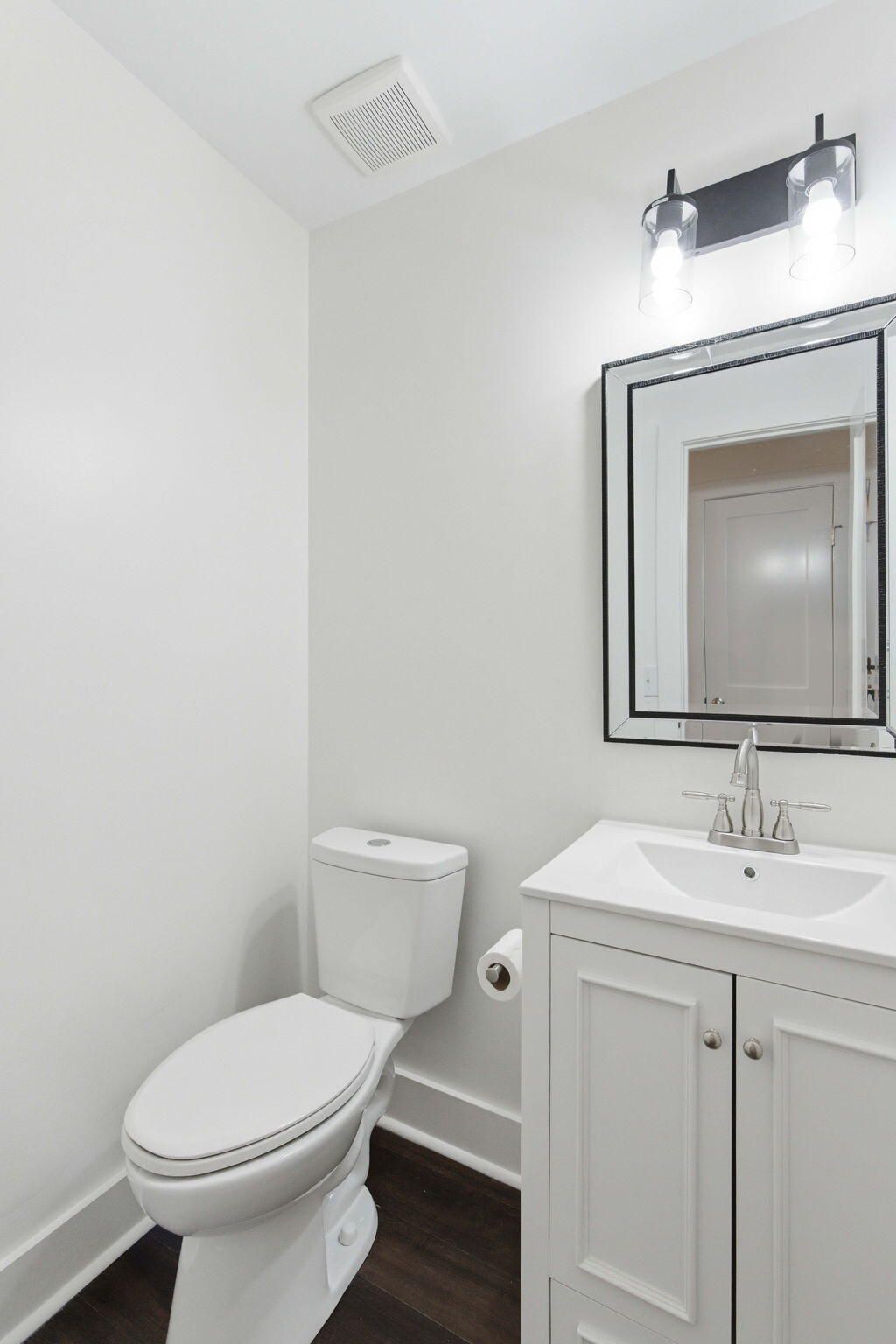 2143 Pinehurst Avenue Photo 21