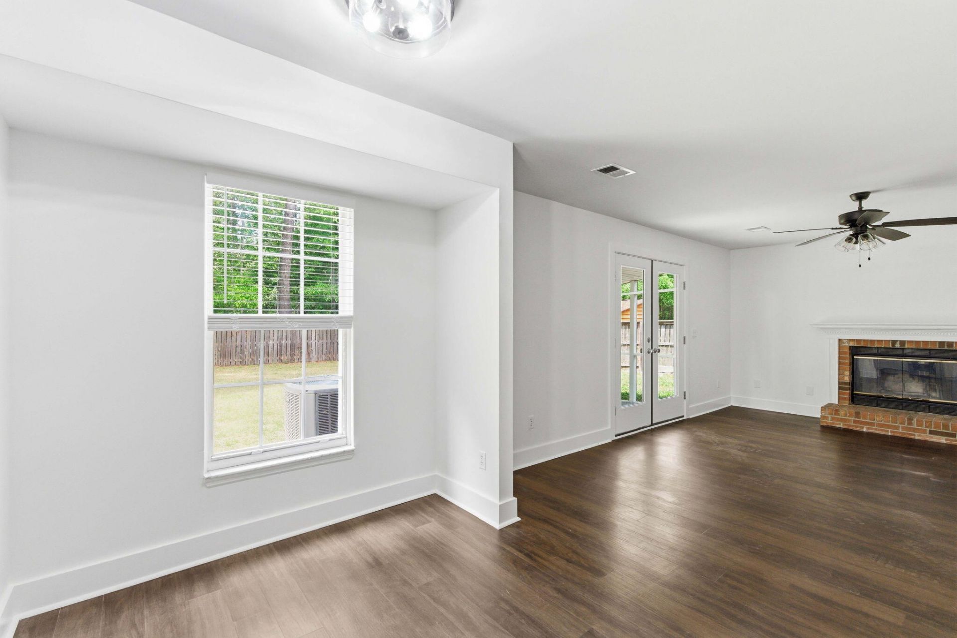 2143 Pinehurst Avenue Photo 22