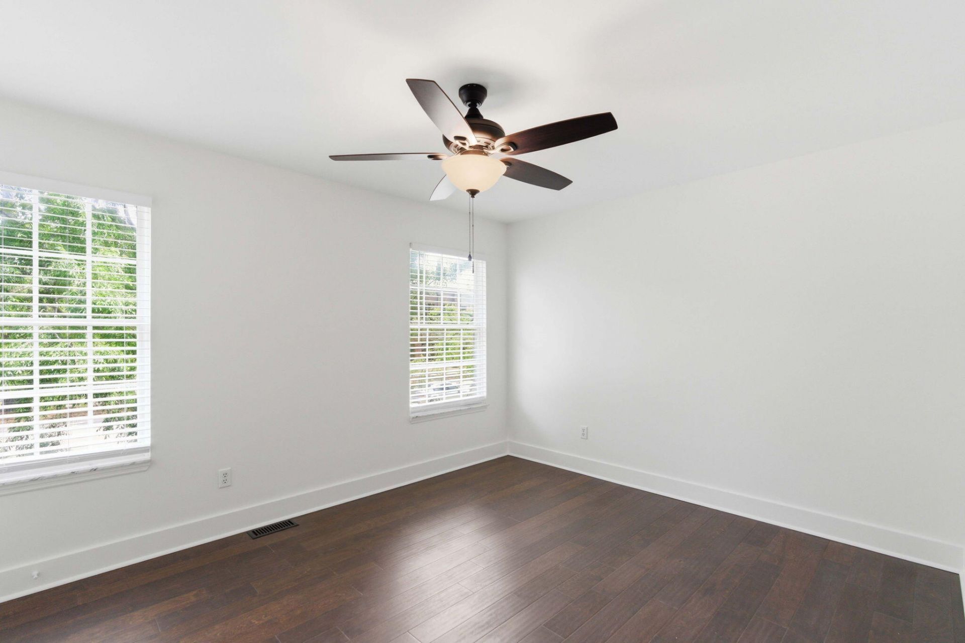 2143 Pinehurst Avenue Photo 23