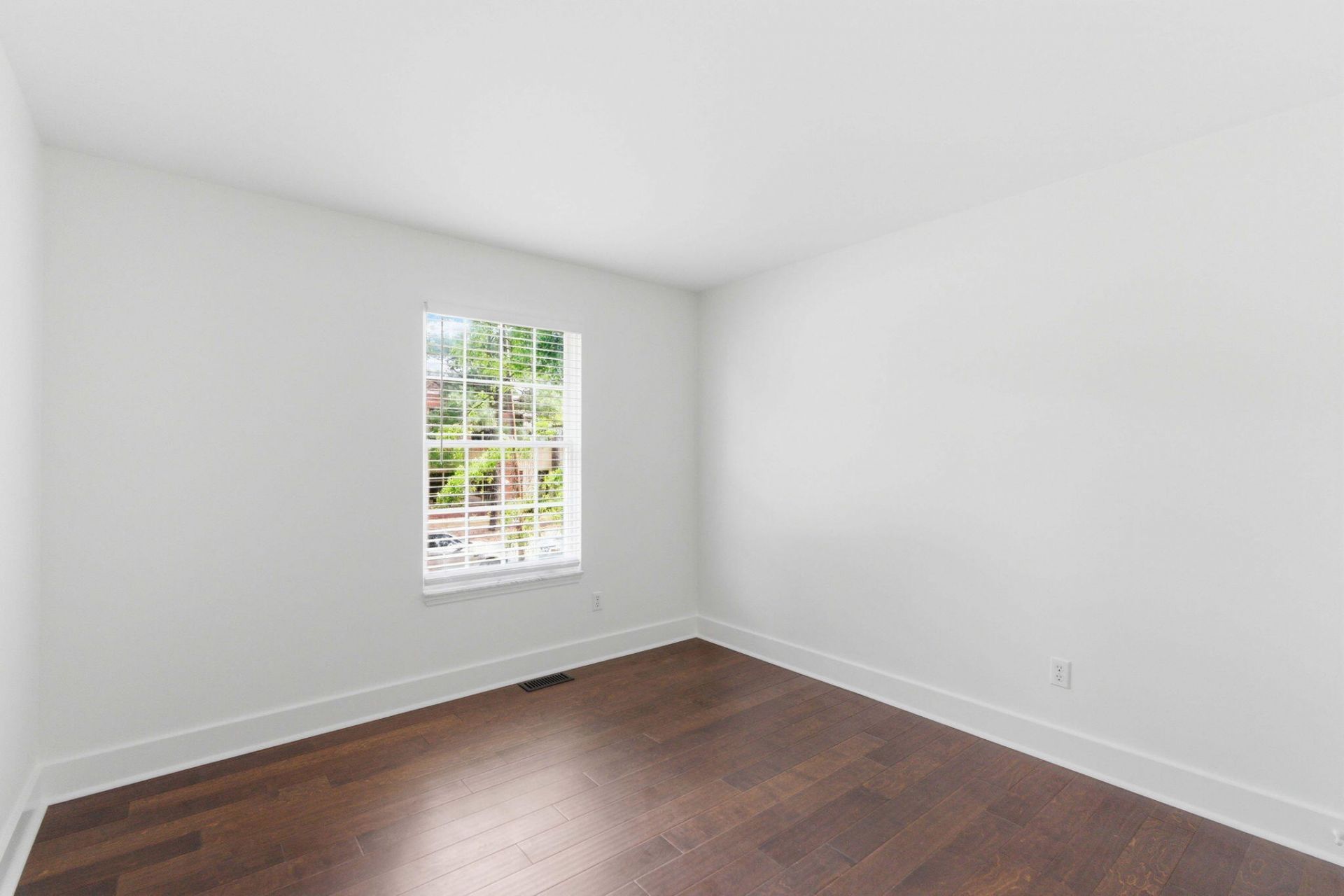 2143 Pinehurst Avenue Photo 26