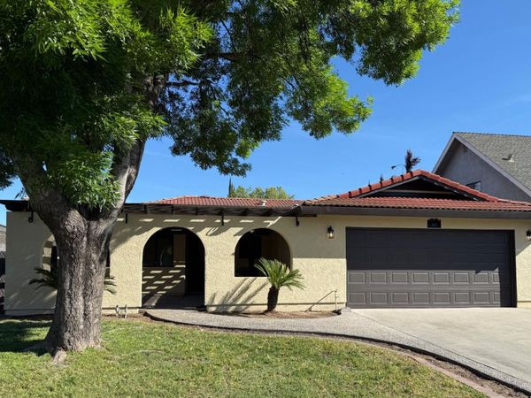1950 Blue Spruce Dr, Oakdale, CA 95361