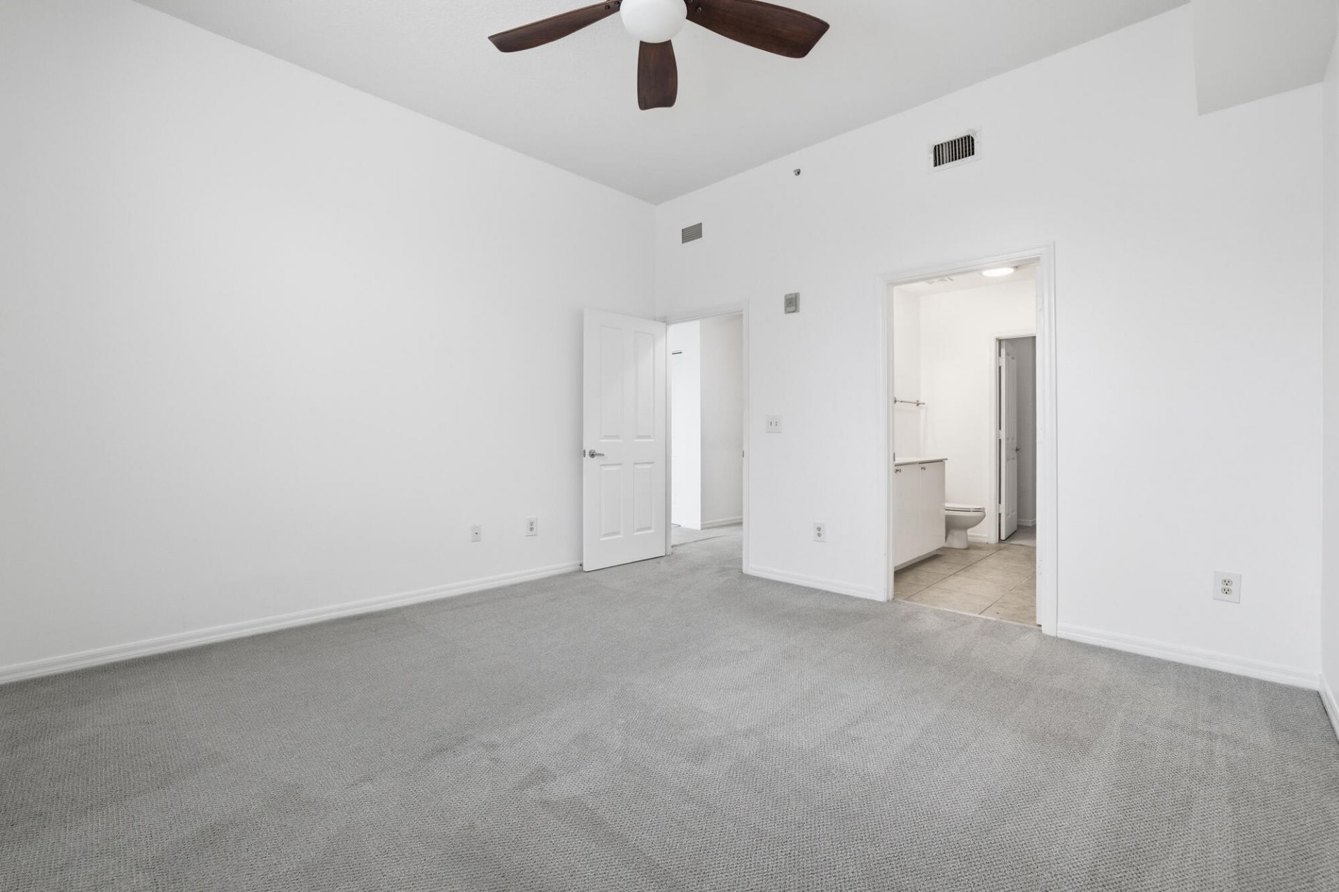 600 S Dixie Highway, Unit 401, West Palm Beach, FL 33401 Photo