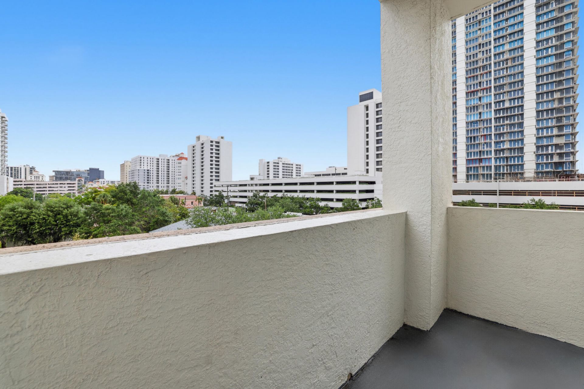 600 S Dixie Highway, Unit 401, West Palm Beach, FL 33401 Photo