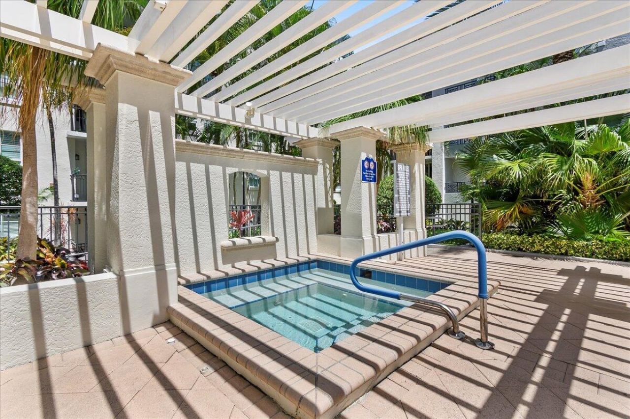 600 S Dixie Highway, Unit 401, West Palm Beach, FL 33401 Photo
