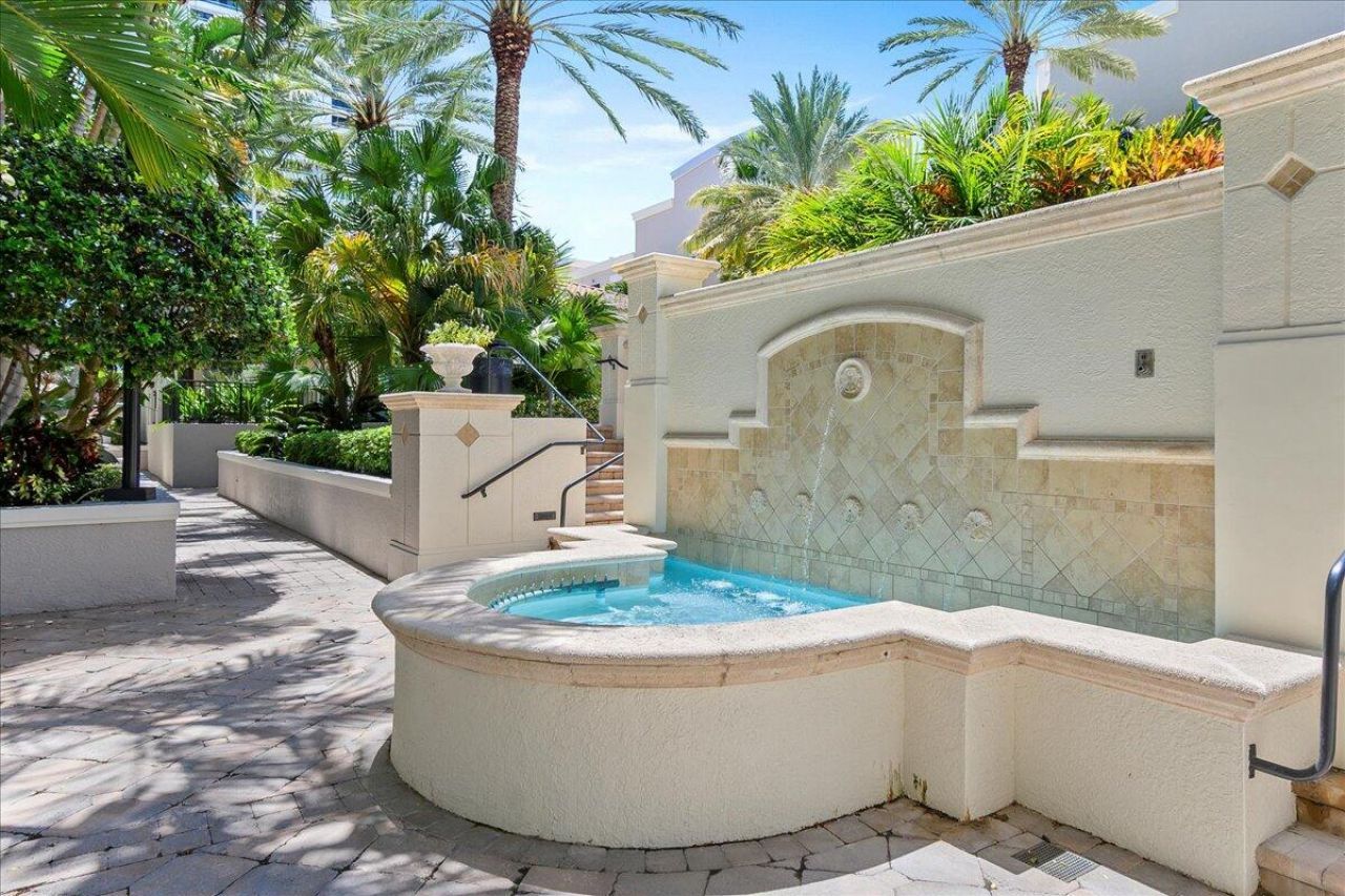 600 S Dixie Highway, Unit 401, West Palm Beach, FL 33401 Photo