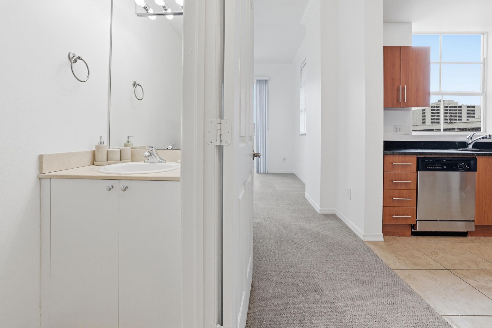 600 S Dixie Highway, Unit 401, West Palm Beach, FL 33401 Photo