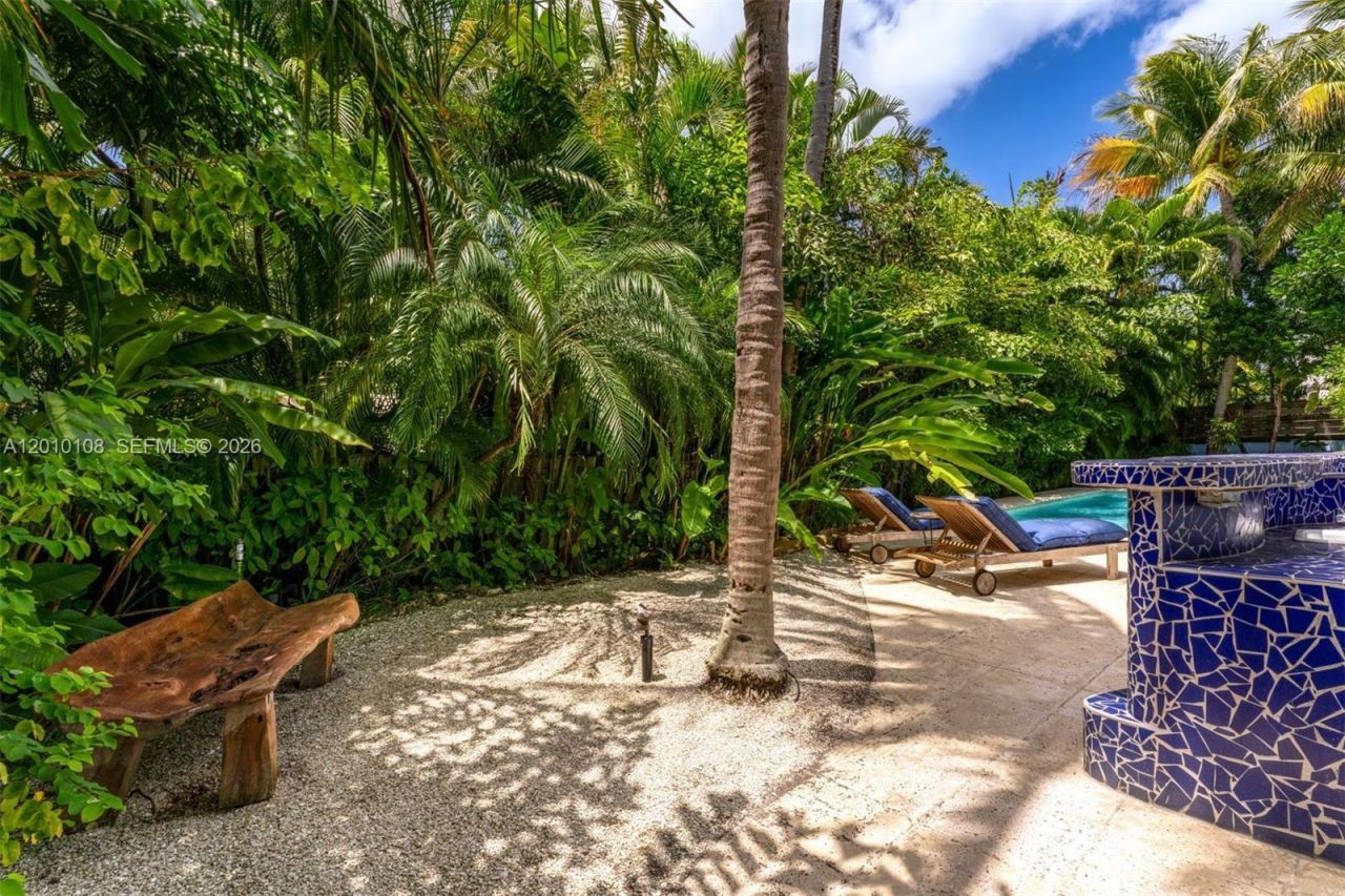 690 Warren Ln , Key Biscayne, FL 33149 Photo