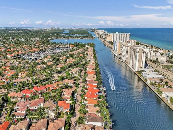 1575 Windjammer Way , Hollywood, FL 33019
