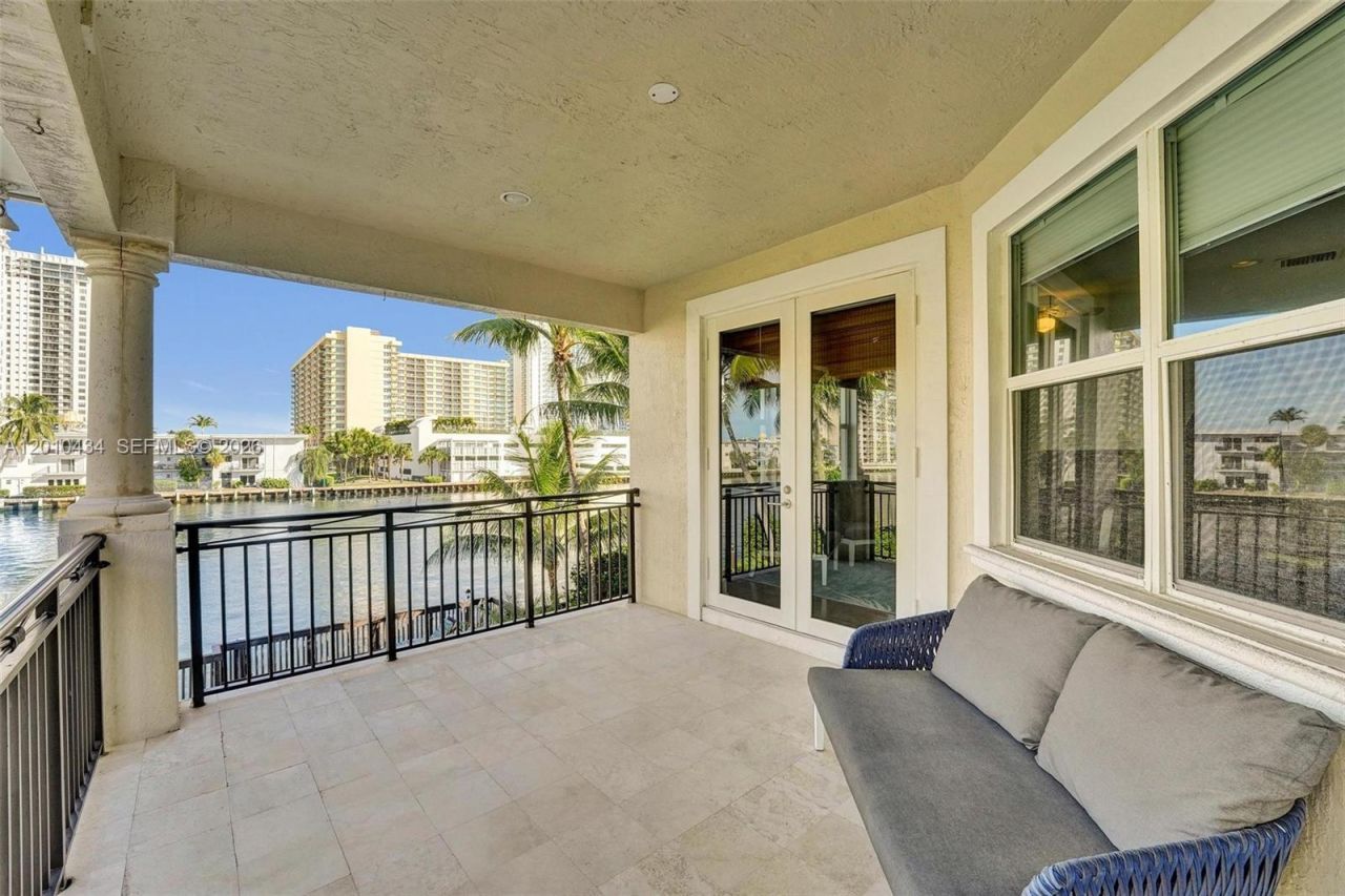 1575 Windjammer Way , Hollywood, FL 33019 Photo
