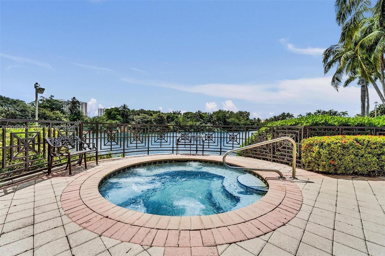 1575 Windjammer Way , Hollywood, FL 33019 Photo