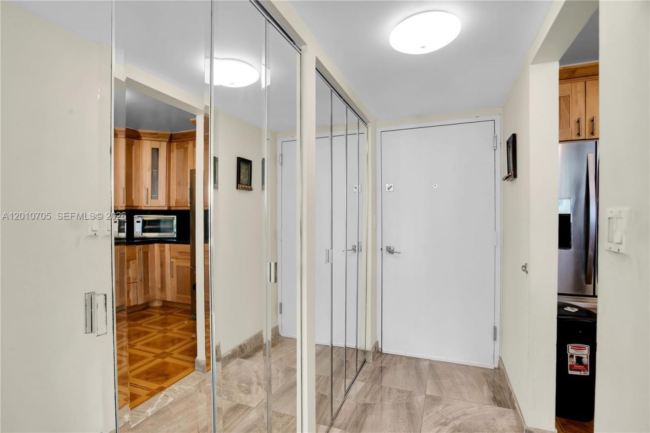 3701 N Country Club Dr , Unit 2203, Aventura, FL 33180 Photo