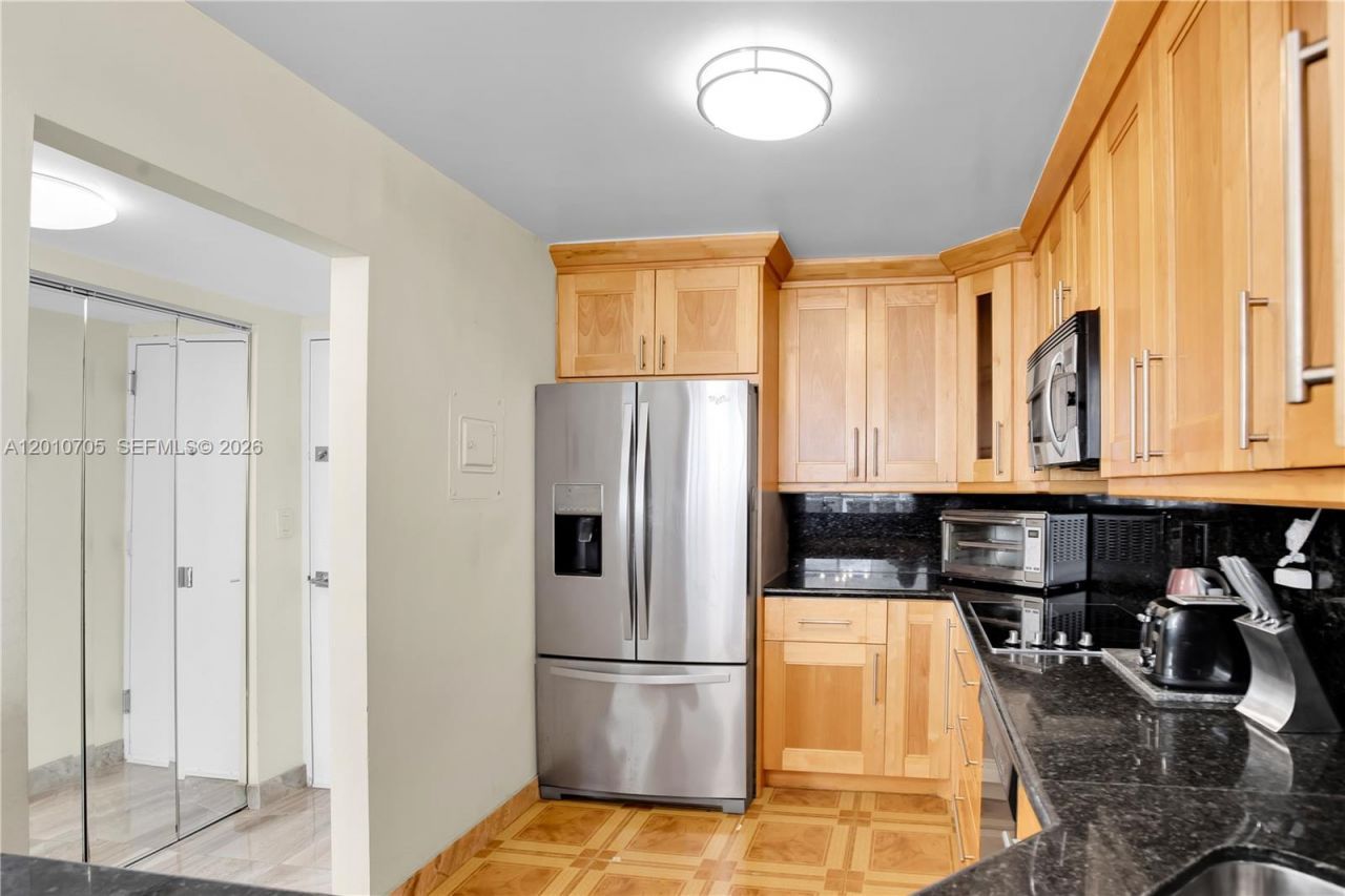 3701 N Country Club Dr , Unit 2203, Aventura, FL 33180 Photo