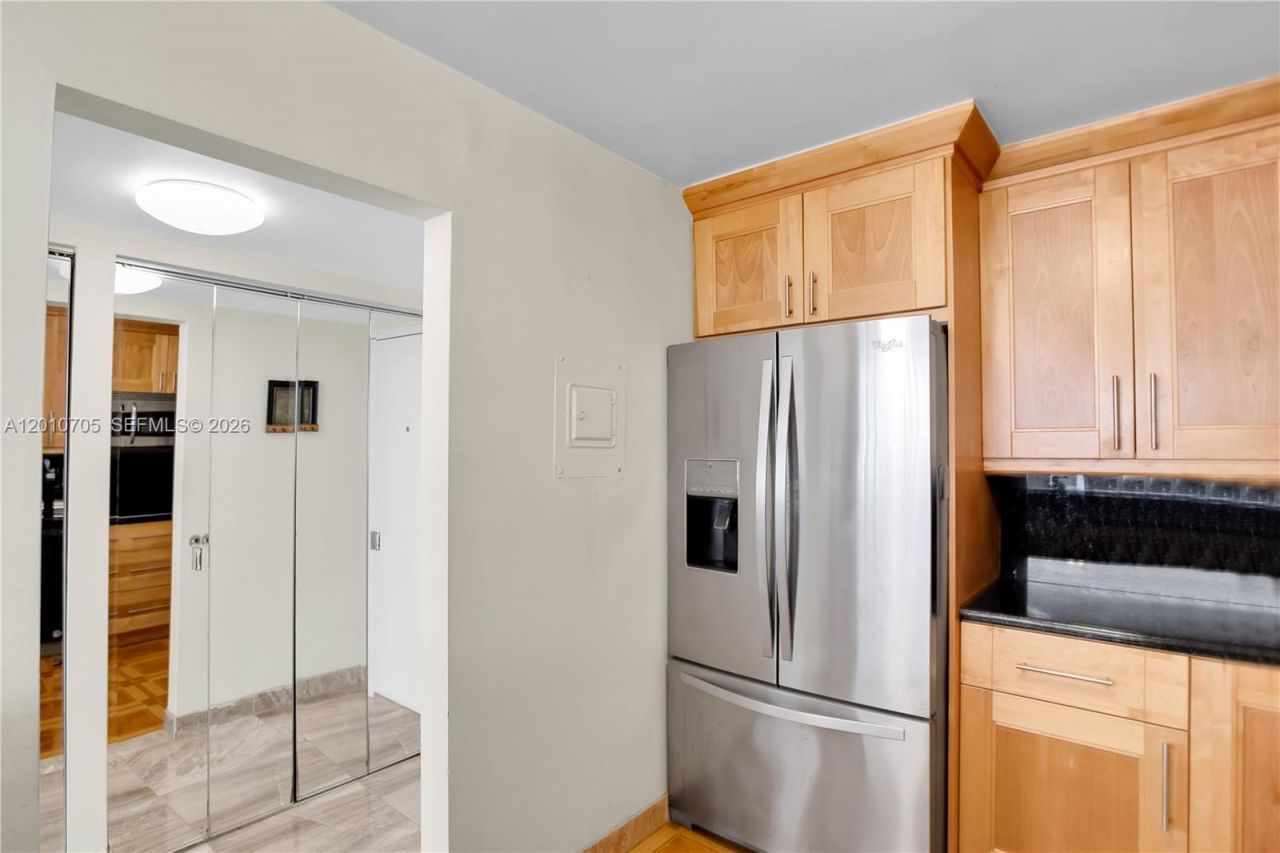 3701 N Country Club Dr , Unit 2203, Aventura, FL 33180 Photo