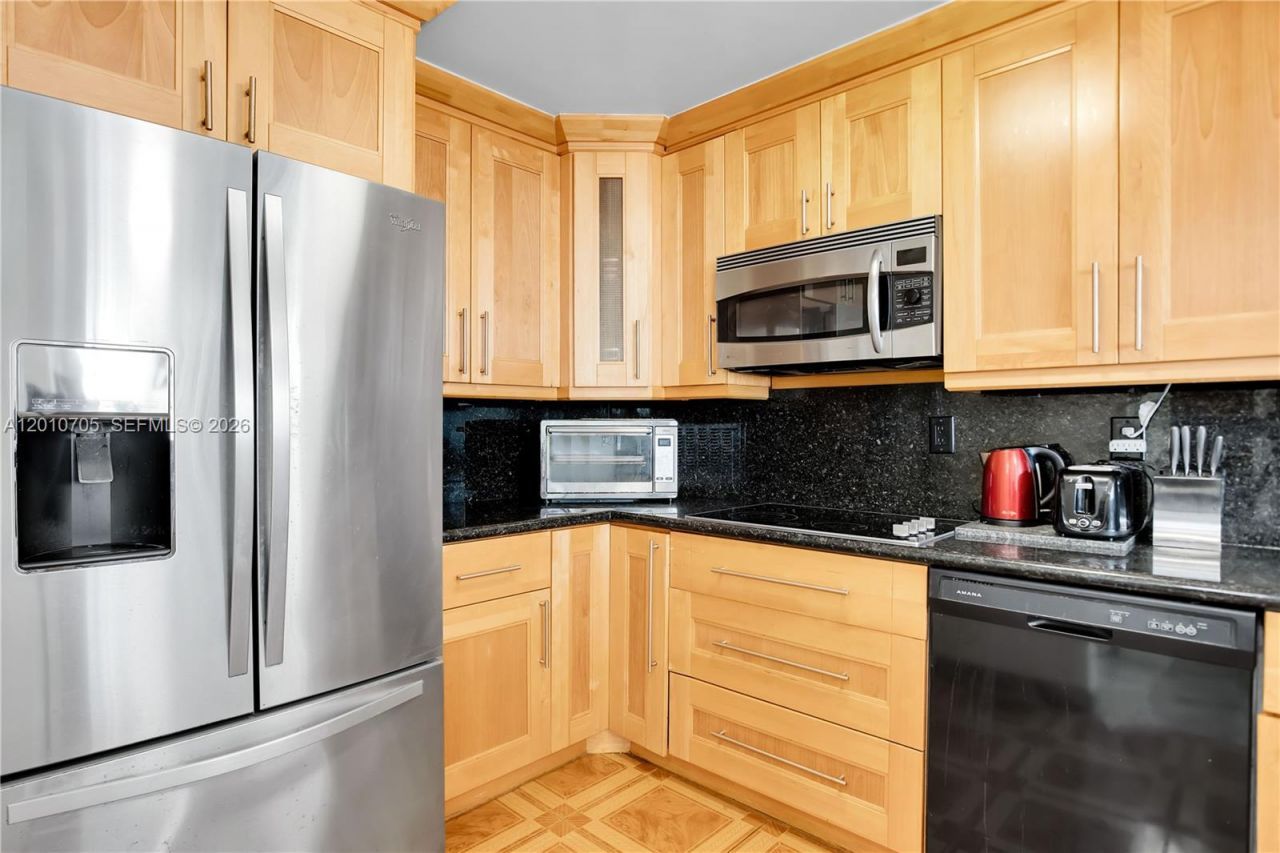 3701 N Country Club Dr , Unit 2203, Aventura, FL 33180 Photo