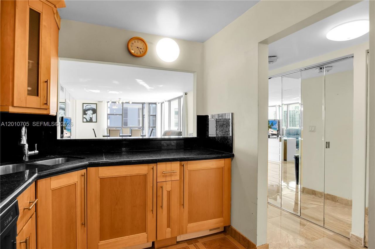 3701 N Country Club Dr , Unit 2203, Aventura, FL 33180 Photo