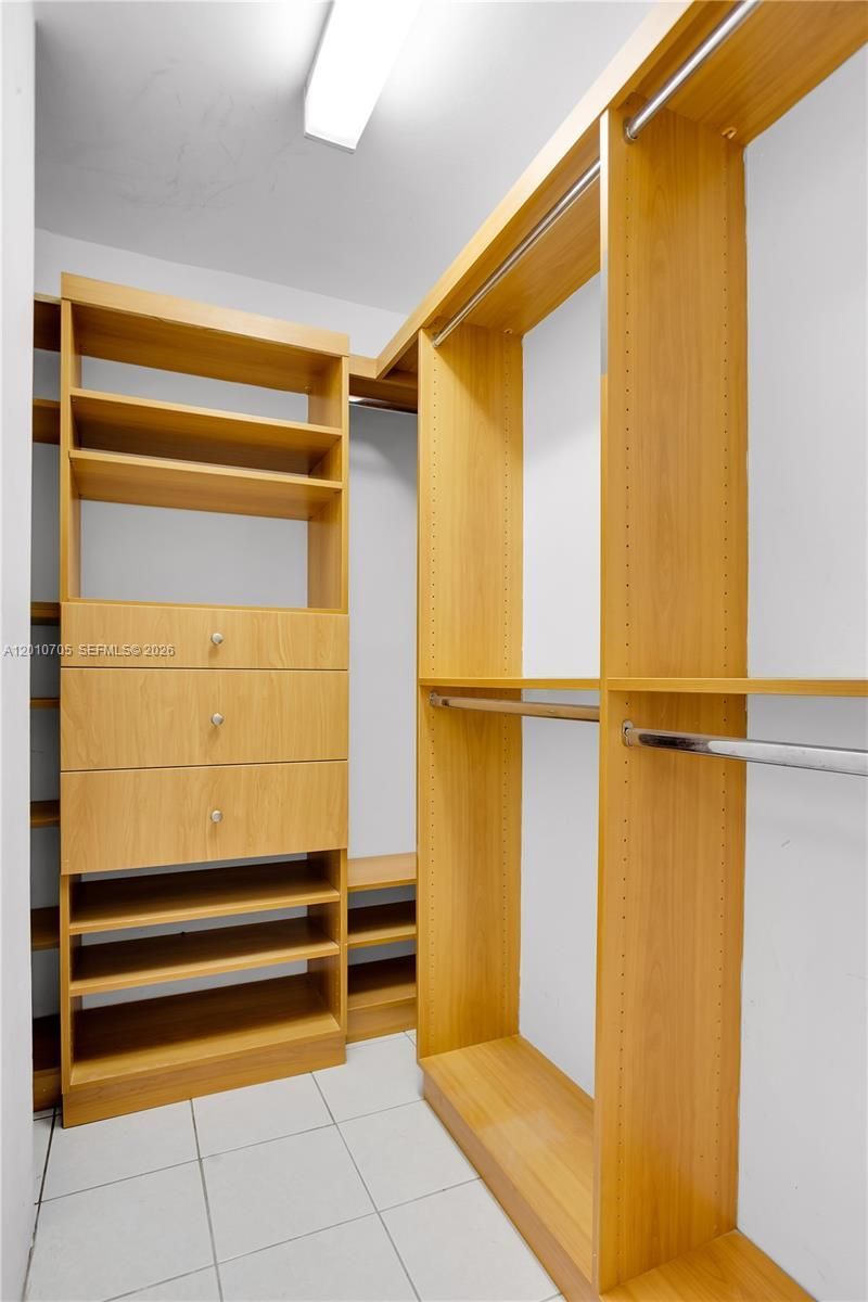 3701 N Country Club Dr , Unit 2203, Aventura, FL 33180 Photo