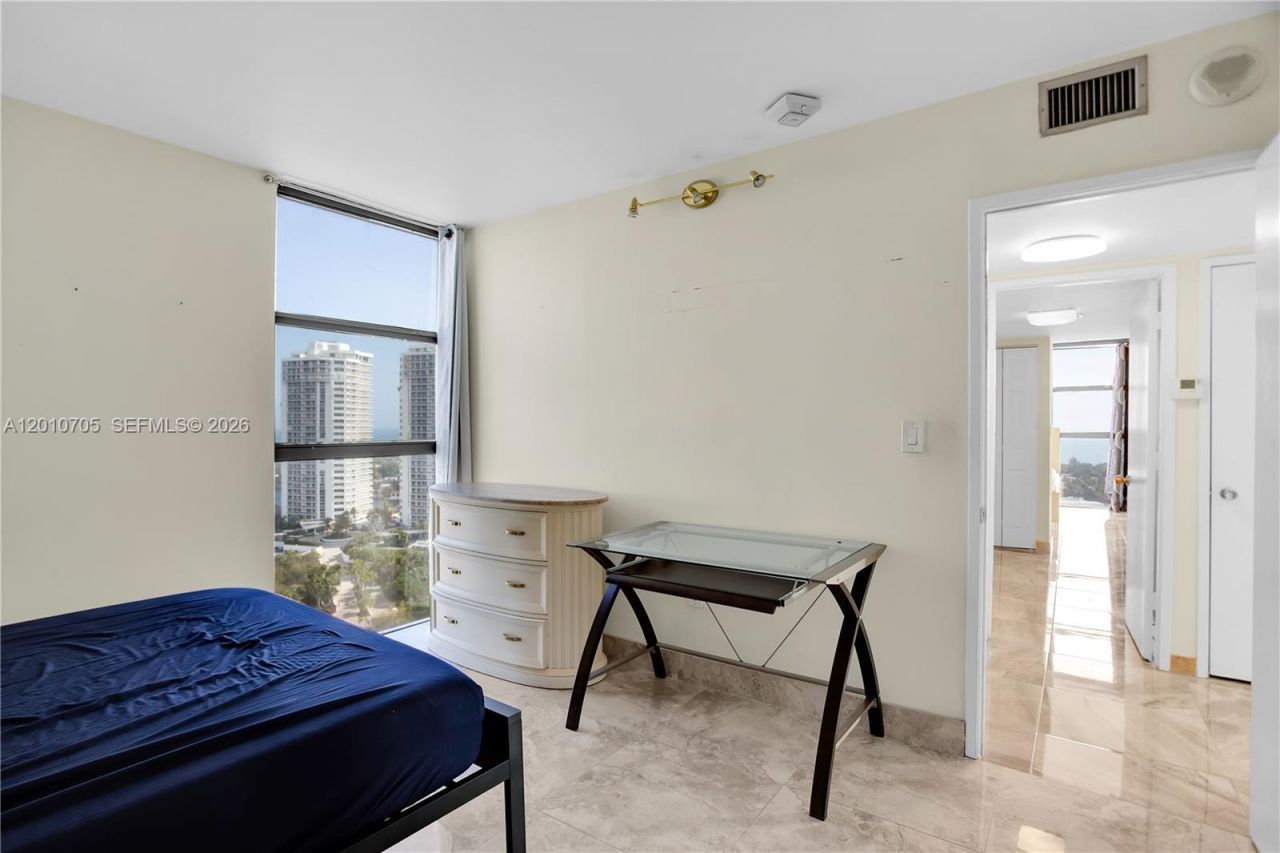 3701 N Country Club Dr , Unit 2203, Aventura, FL 33180 Photo