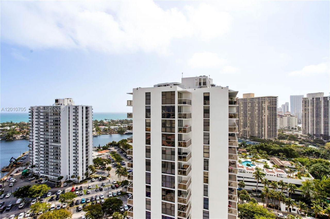 3701 N Country Club Dr , Unit 2203, Aventura, FL 33180 Photo