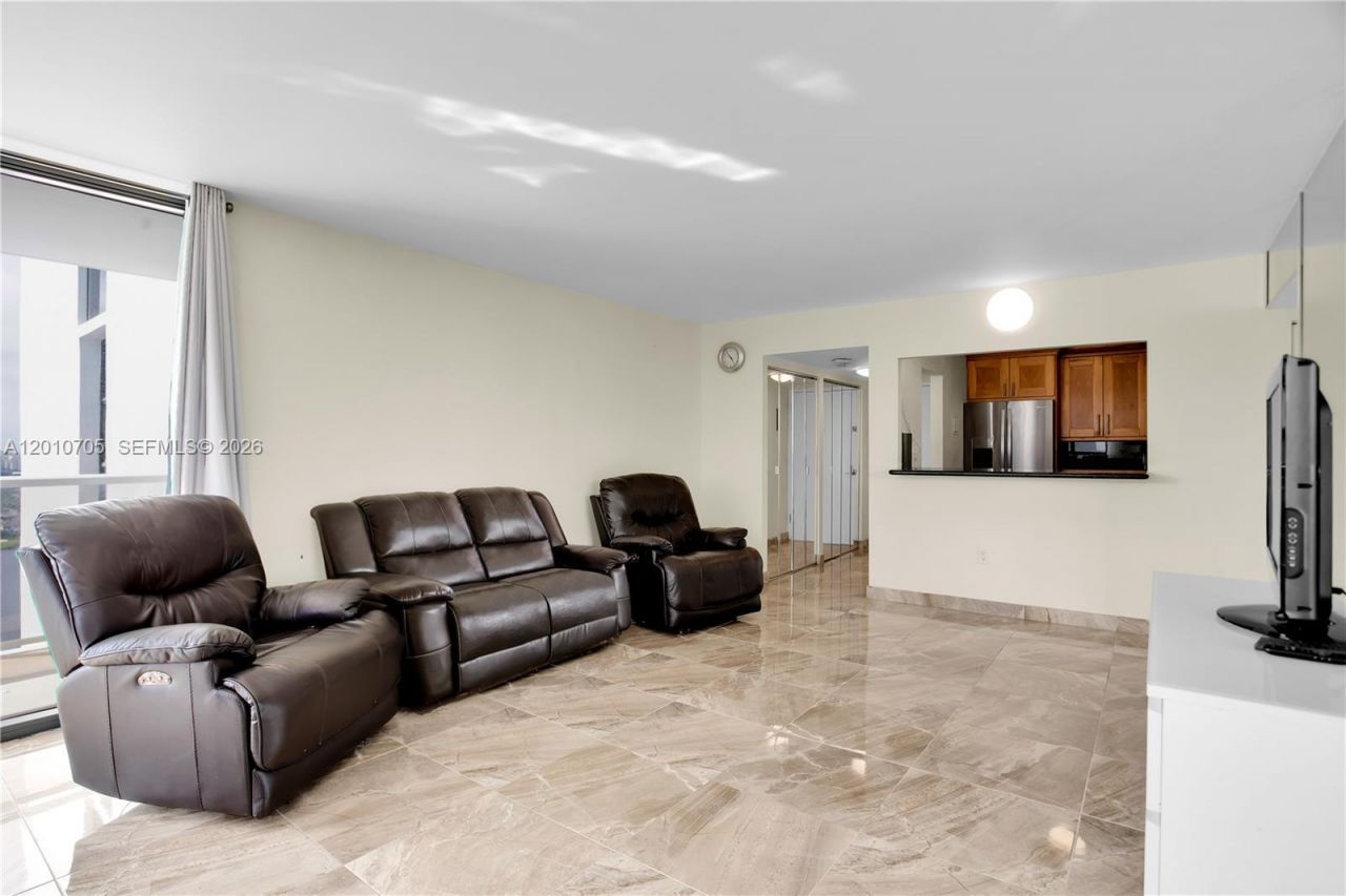 3701 N Country Club Dr , Unit 2203, Aventura, FL 33180 Photo