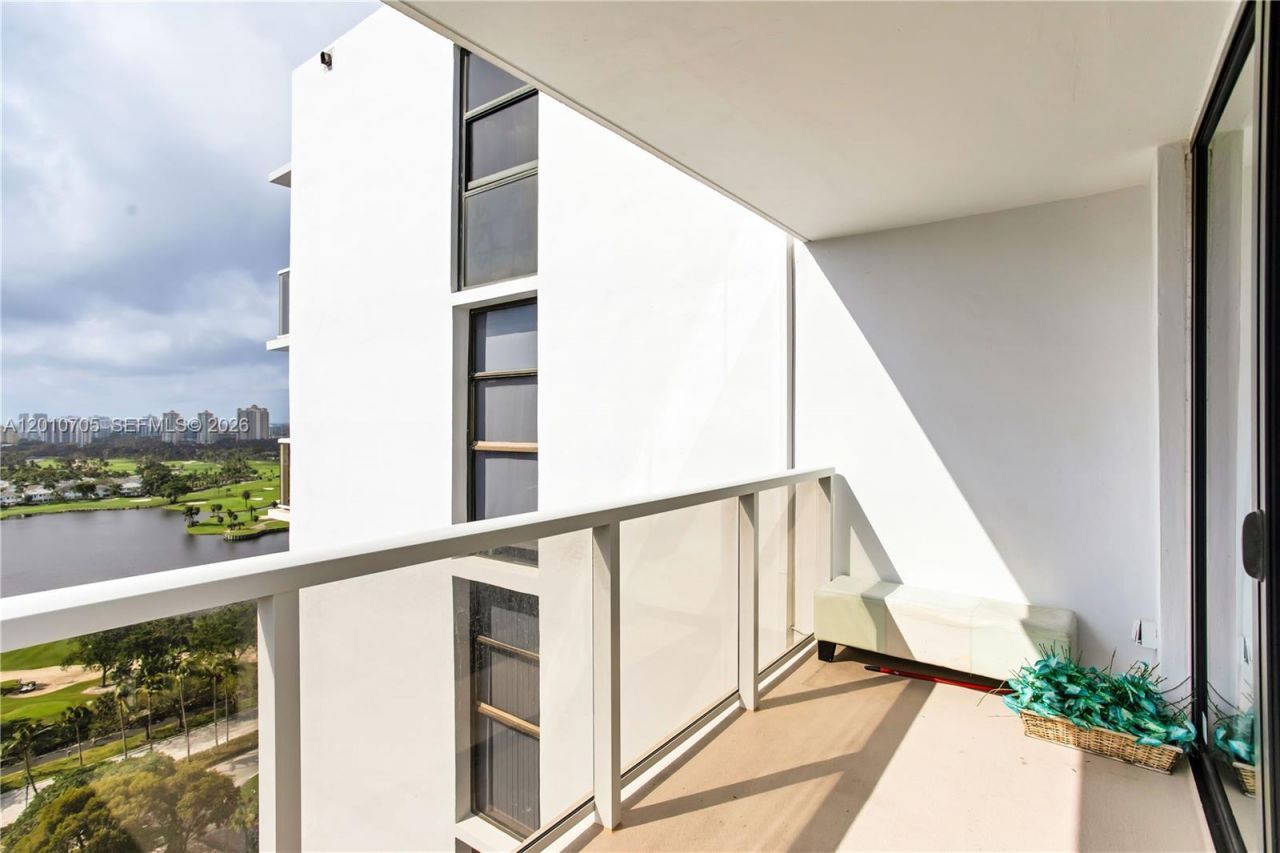 3701 N Country Club Dr , Unit 2203, Aventura, FL 33180 Photo