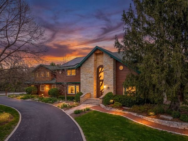 10 Elm Street, Hawthorn Woods, IL 60047